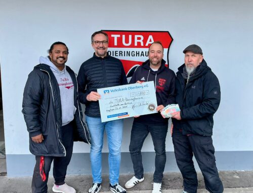 Übergabe der gesammelten Trinkgelder an die TURA Dieringhausen